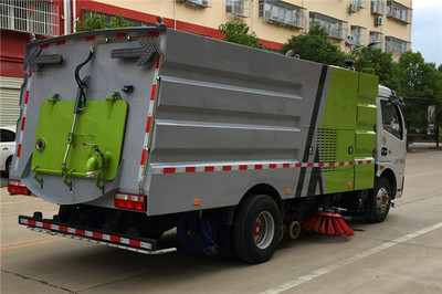 國(guó)六東風(fēng)多利卡洗掃車 高效清潔與物流運(yùn)輸?shù)耐昝澜Y(jié)合
